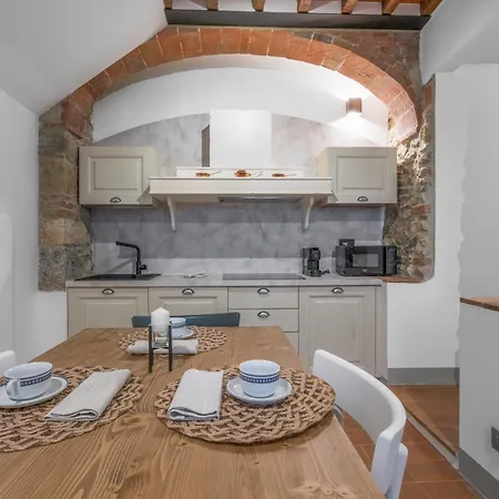 Borgo Campassini, * Monteriggioni